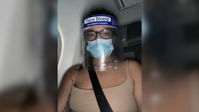 Mujer se aisló en el baño de un avión tras dar positivo por COVID-19 en pleno vuelo