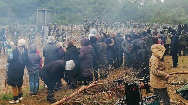 Crisis en Europa: Migrantes denuncian que Bielorrusia los forzó para cruzar a Polonia