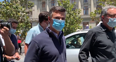 Manifestantes lanzaron huevos a Leopoldo López en su llegada al ex Congreso para reunirse con convencionales