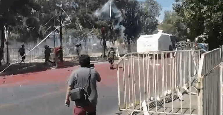 A minutos de trascendental partido: Hinchas de la U se enfrentaron a Carabineros a las afueras del hotel de concentración en Rancagua