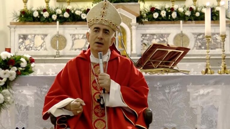 Obispo italiano se disculpa tras decir a los niños que el Viejo Pascuero no existe
