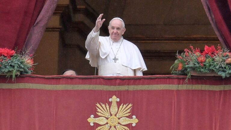 Papa Francisco pidió un diálogo más estrecho en un mundo lleno de tragedias en su discurso 