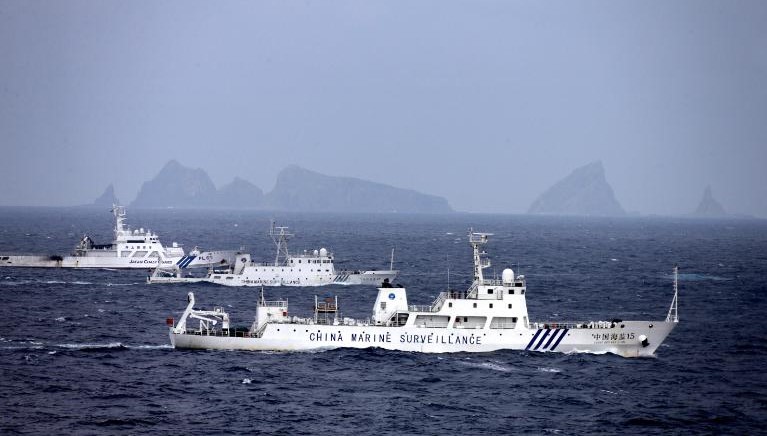 Japón y China acuerdan establecer una línea directa de comunicación en medio de tensiones territoriales