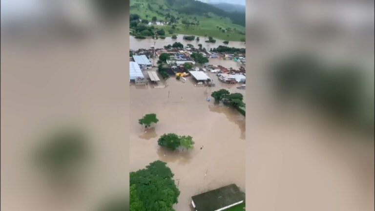 17 personas han fallecido y más de 300 mil se encuentran damnificadas por fuertes lluvias que azotan a Brasil