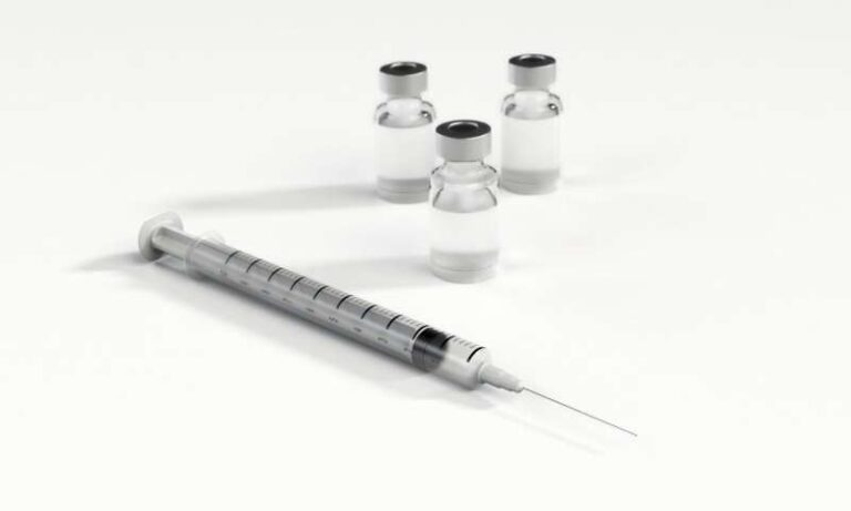 Vacuna Novavax es 90% efectiva para prevenir un contagio por COVID-19