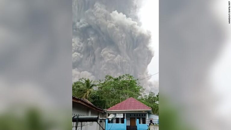 Al menos una persona falleció y 41 resultaron heridas tras erupción de volcán Monte Semeru en Indonesia