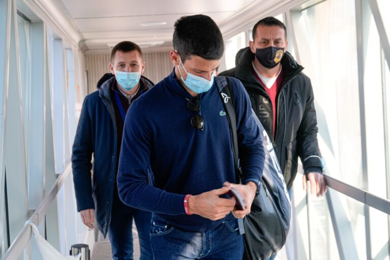 Djokovic debe cumplir con las normas sanitarias para participar del Abierto de Madrid, dice Pedro Sánchez