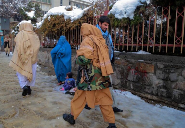 HRW denuncia los abusos de los talibanes en Afganistán y el régimen acusa que 