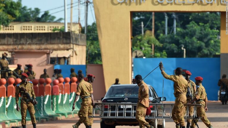 Ejército de Burkina Faso anuncia que tiene el control del país