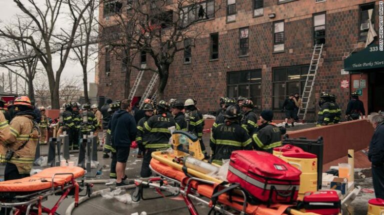 19 muertos y 63 heridos dejó un voraz incendio en un edificio del barrio de Bronx en Nueva York