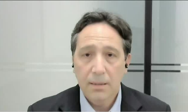 Dr. Kalergis: “Tenemos que seguir insistiendo en las medidas de protección porque vemos que el virus sigue circulando