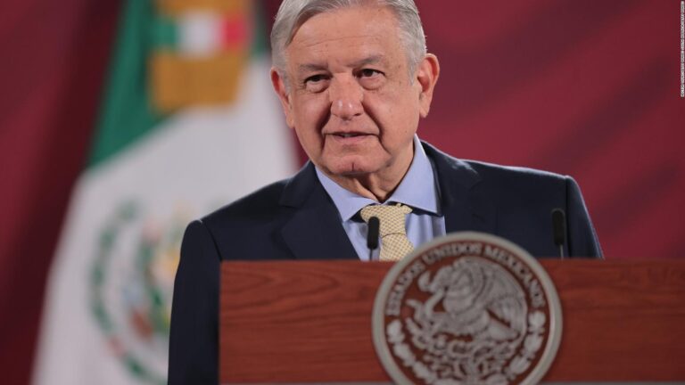 López Obrador confirma que tiene COVID-19: Horas antes había dicho a la prensa que creía tener 