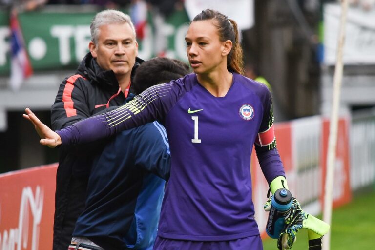 Christiane Endler se ubicó entre las 3 finalistas al The Best FIFA a la mejor arquera