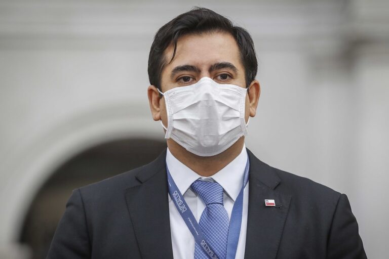 Fernández estima que el COVID-19 podría ser incorporado como patología GES durante abril