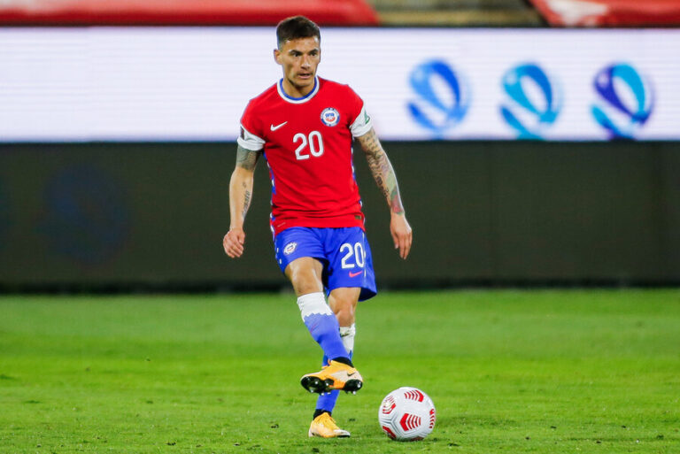 Preocupación en la Roja: Charles Aránguiz se lesionó y estará fuera de las canchas hasta fines de enero