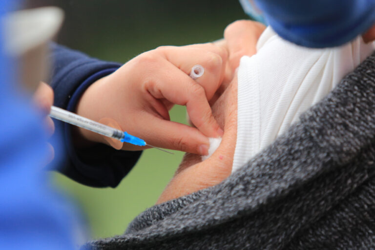 COVID-19: Minsal anunció el calendario de vacunación con cuarta dosis para la semana del 7 de febrero