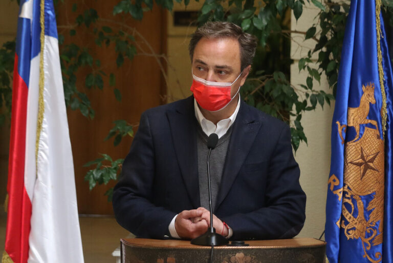 Eguiguren dice que crítica a licitación del litio es 