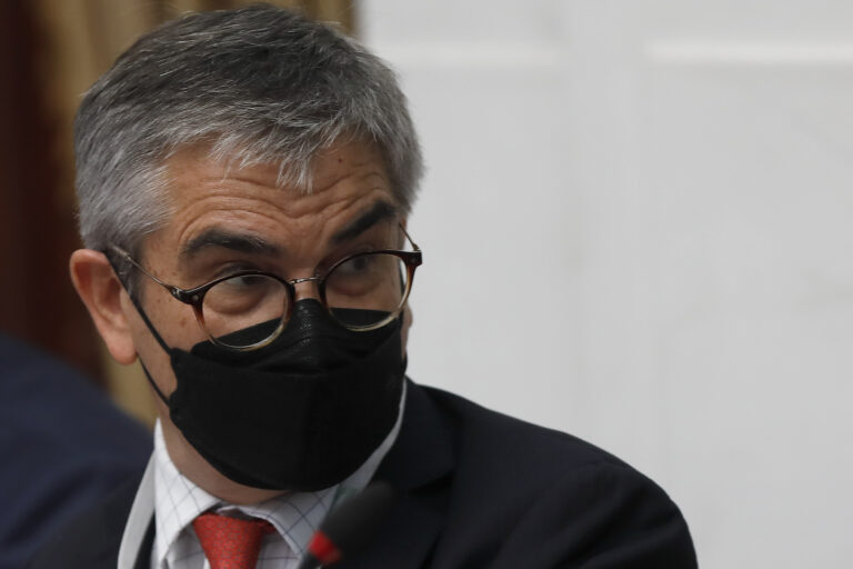 Marcel hace llamado a la calma tras histórica alza del cobre: 