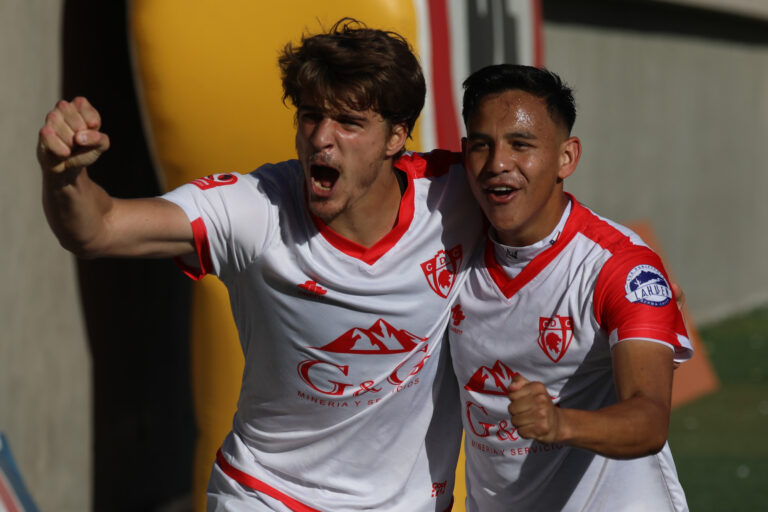 Jugadores de Copiapó protestaron en el arranque del duelo ante Huachipato válido por la promoción