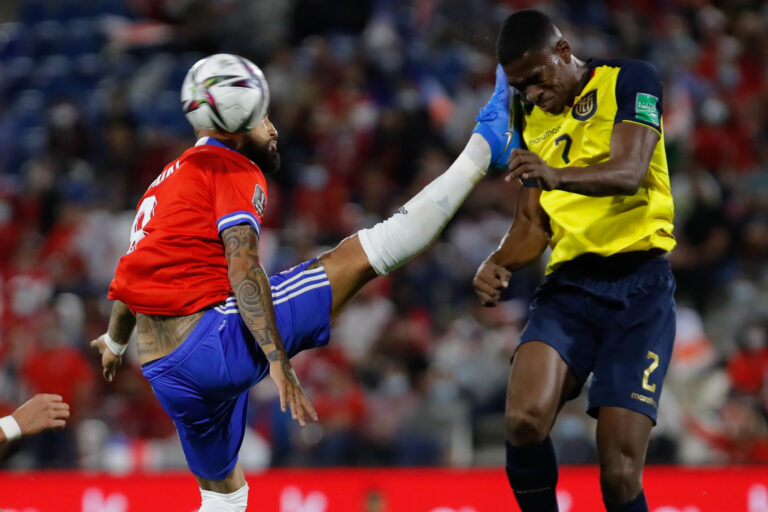 Vidal es castigado por tres fechas tras roja ante Ecuador y Chile jugará sin público por mal comportamiento de hinchas