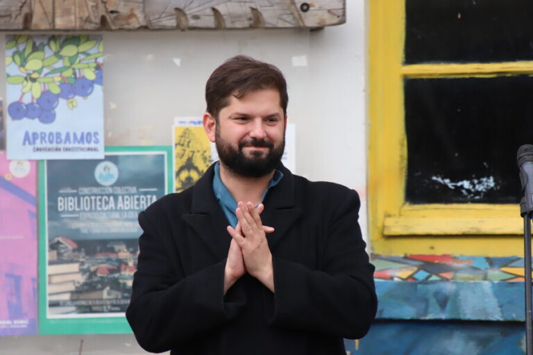 Cadem: 63% tiene una imagen 