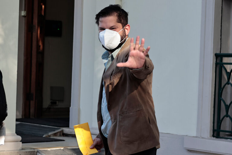 Cadem: Expectativas positivas hacia el futuro Gobierno de Gabriel Boric caen 9 puntos