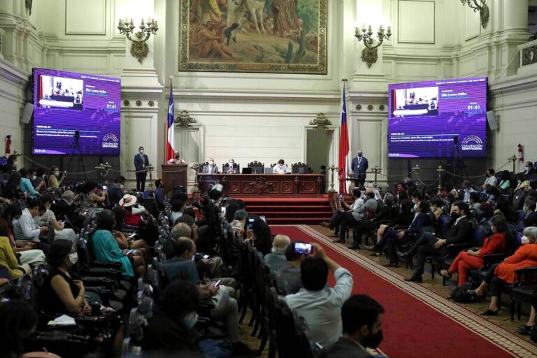 Convención se aleja de alcanzar una mayoría para su presidencia y pasa a novena ronda de votación