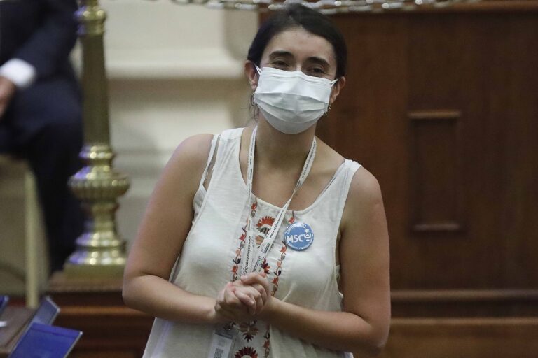 María Elisa Quinteros: “La gente está aburrida de las peleas, quiere vernos trabajando unidos y unidas”