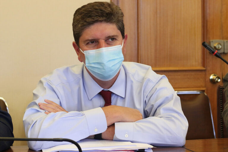 Ministro Cerda por proceso de licitación: “El litio va a seguir siendo de los chilenos y seguiremos cobrando impuestos