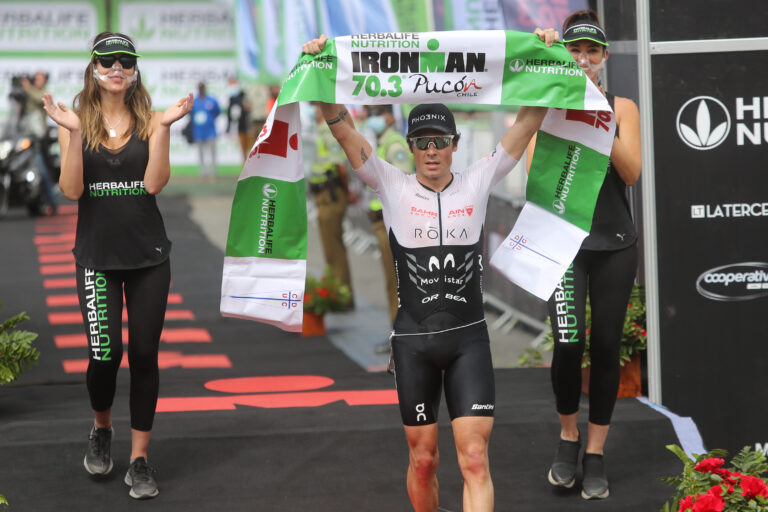 Javier Gómez Noya se proclamó campeón del Ironman de Pucón y Bárbara Riveros remató segunda