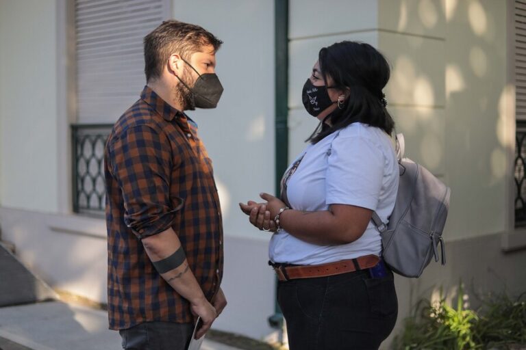 Viuda de cabo Nain conversó con Gabriel Boric: “Me dio un poco de esperanza”