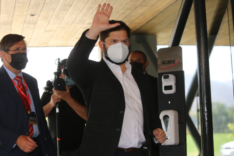 “Nos ha manifestado su voluntad de ampliar la base política”: Boric se reunió con los partidos del Nuevo Pacto Social