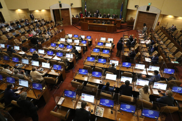 Segundo grupo de diputados arroja negativo en test de drogas: Fries y Gazmuri no se hicieron el examen