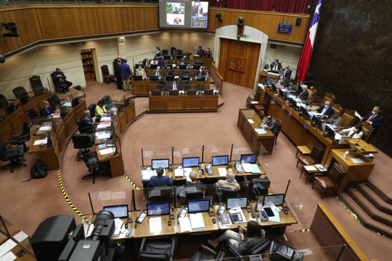 Con financiamiento aún por definir: Senado aprobó por unanimidad el proyecto para la PGU
