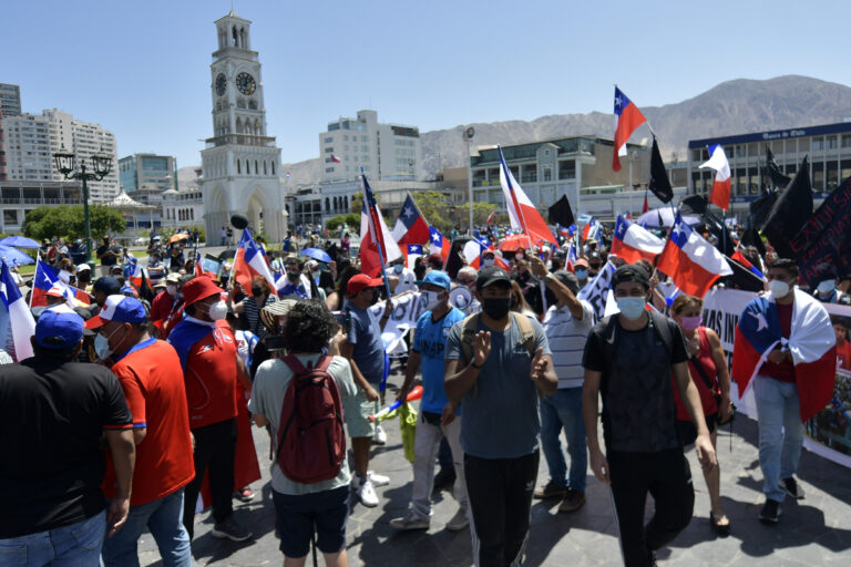 Marcha contra el aumento de delitos en Iquique: Manifestantes exigieron mayor seguridad