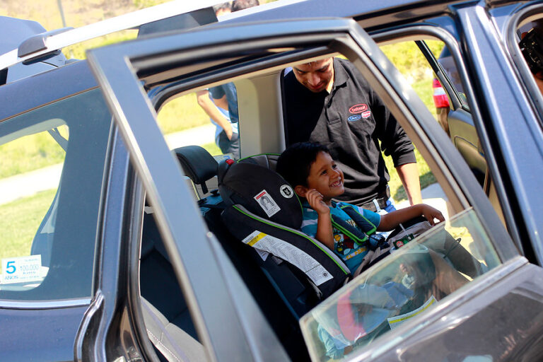 Experto aconseja sobre uso de silla para niños en vehículos: Disminuye muerte en 70%, pero más del 90% la usa mal