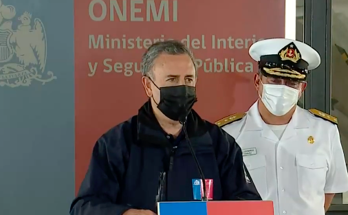 Onemi advierte que las personas deben salir del agua por Estado de Precaución: 