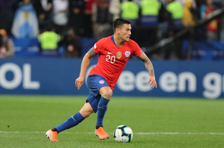 Charles Aránguiz avanza en su recuperación y volvería a las prácticas la próxima semana