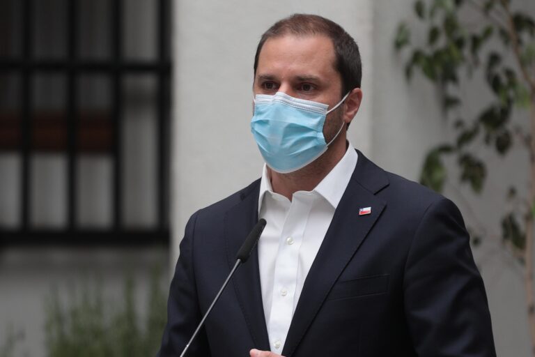 Bellolio responde críticas de la OMS por aplicar la cuarta dosis: “Nuestro principal rol es salvar vidas en Chile”