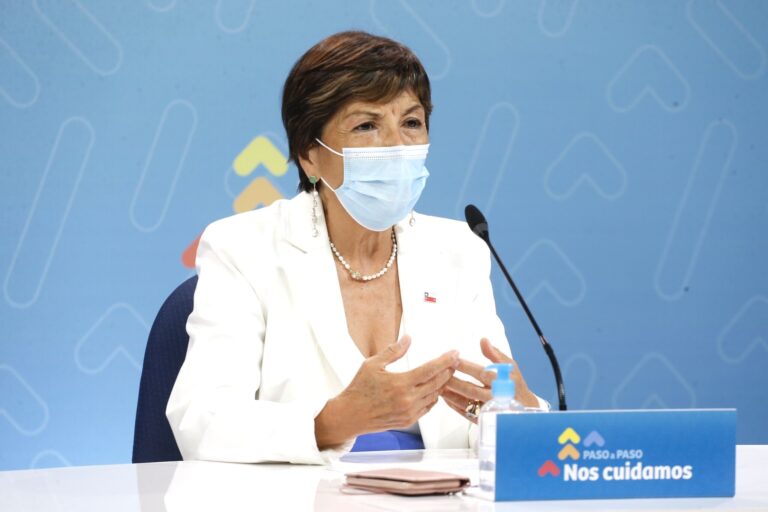 Minsal anuncia que 18 comunas retrocederán a Preparación el sábado