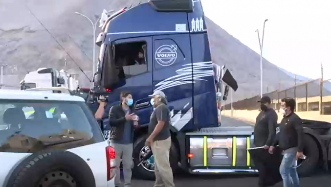 Camioneros bloquean acceso a Iquique y gremios convocan a paro regional