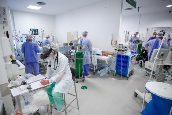 América reportó un aumento del 250% de casos de COVID-19 en el inicio de este año