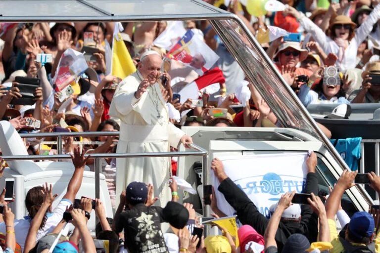 A cuatro años de la visita del papa: Denuncias a la Iglesia chilena siguen impunes