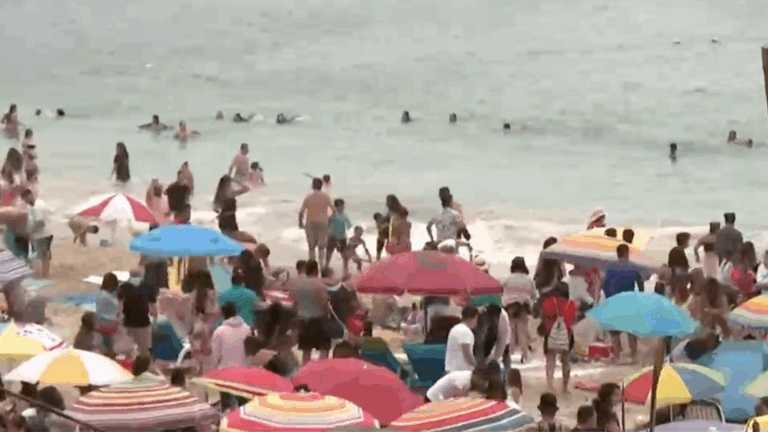 Cientos de turistas evacúan playas del litoral central tras recibir alarma SAE de la Onemi