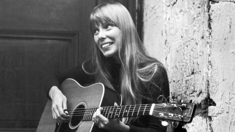 Joni Mitchell se suma a la protesta de Neil Young y decide sacar toda su música de Spotify