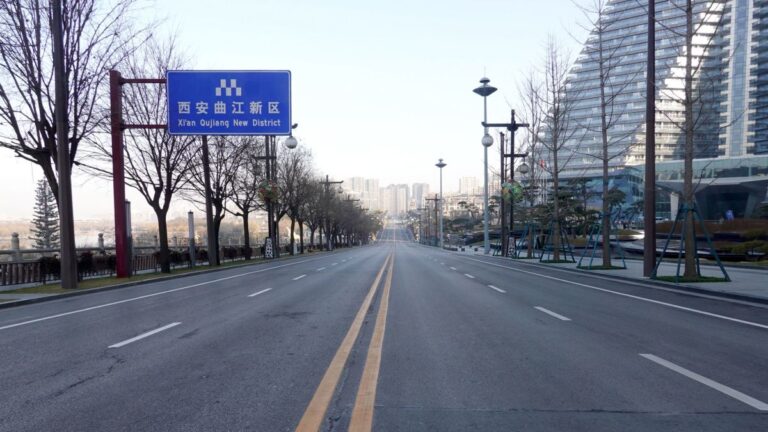 China pone en cuarentena a ciudad de más de un millón de habitantes tras encontrar 3 casos de COVID-19