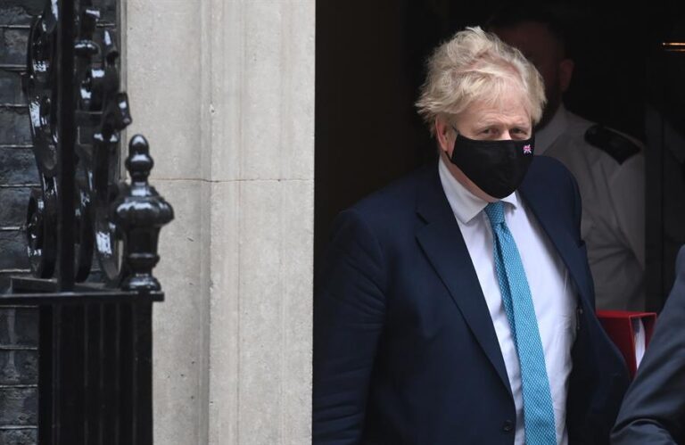 Johnson busca recuperar la agenda política británica tras retraso en entrega de informe sobre fiestas en Downing Street