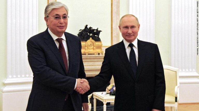 El presidente de Kazajistán y Vladimir Putin discutieron la 