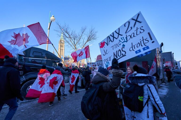 Raúl Sohr y masiva protesta antivacunas en Canadá: 