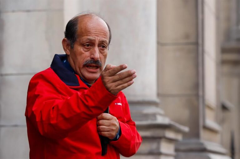 Duró cuatro días en el cargo: Primer ministro peruano presentó su renuncia tras ser acusado por violencia intrafamiliar